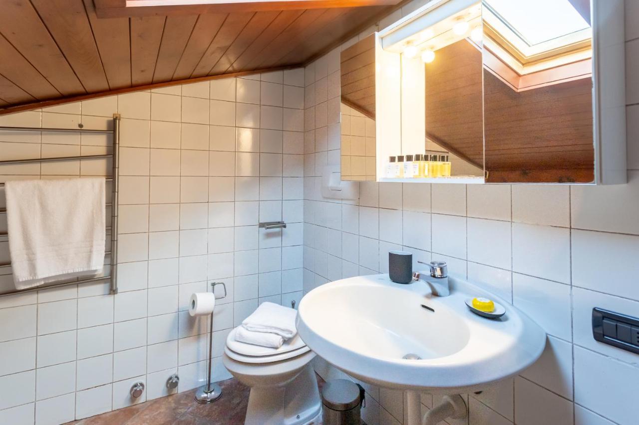 Blue Attic - Historical Como City Center By Rent All קומו מראה חיצוני תמונה