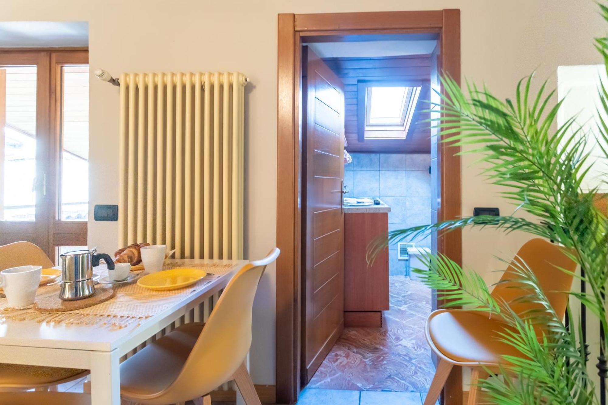 Blue Attic - Historical Como City Center By Rent All קומו מראה חיצוני תמונה